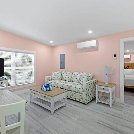 Charming Suite With Balcony And Bikes In Historic Sandpiper Inn Sanibel Exterior foto